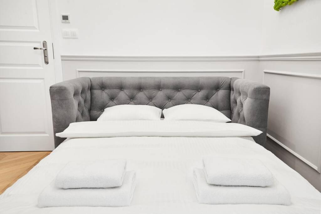 Househost Apartment I: Studencka Street Красков Екстериор снимка