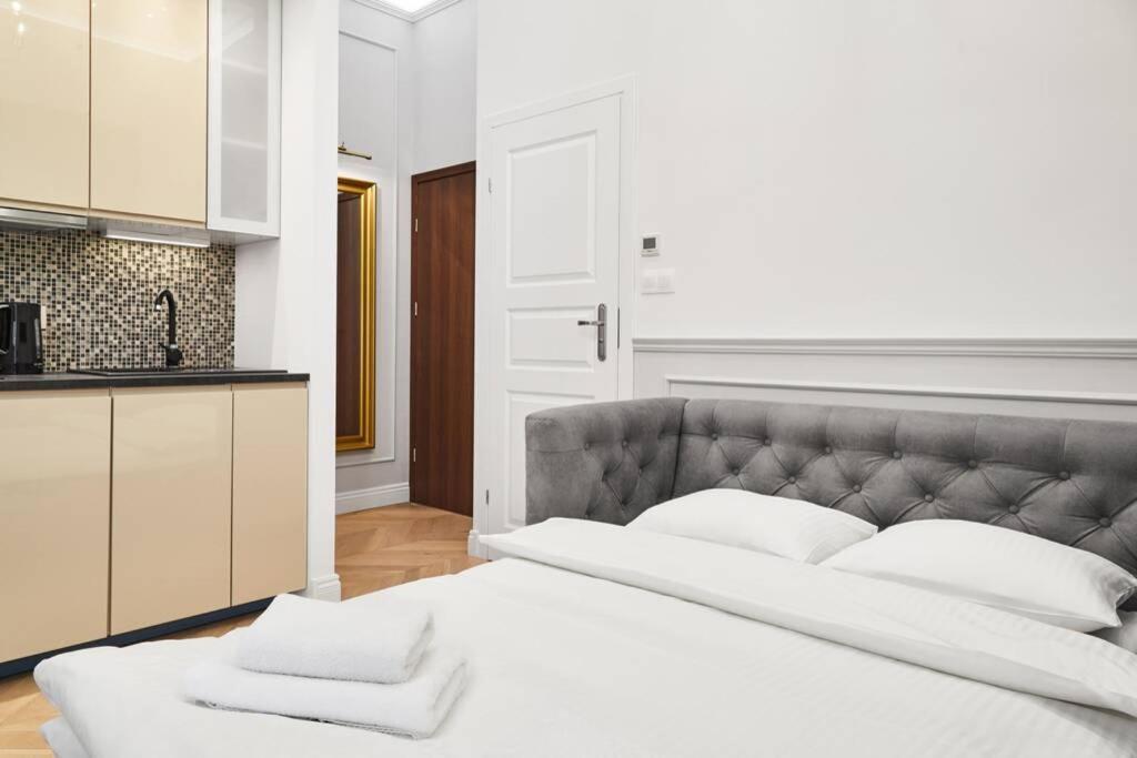 Househost Apartment I: Studencka Street Красков Екстериор снимка