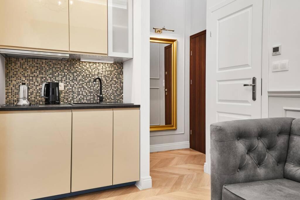 Househost Apartment I: Studencka Street Красков Екстериор снимка